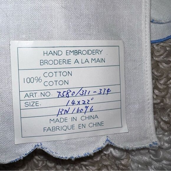 Vintage hand embroidered hankie - Picture 2 of 3